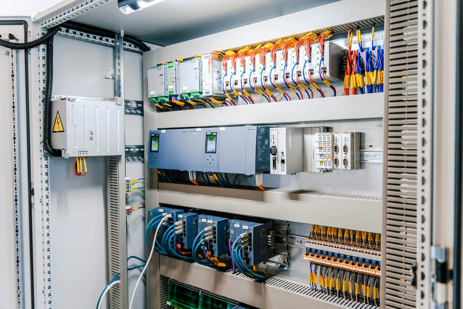 PDU (Power Distribution Unit) Explained